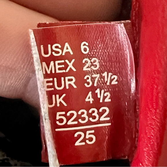 Vintage FIONI Faux Leather Fold Over Pointed Toe Booties—SZ. 6 - Picture 9 of 15